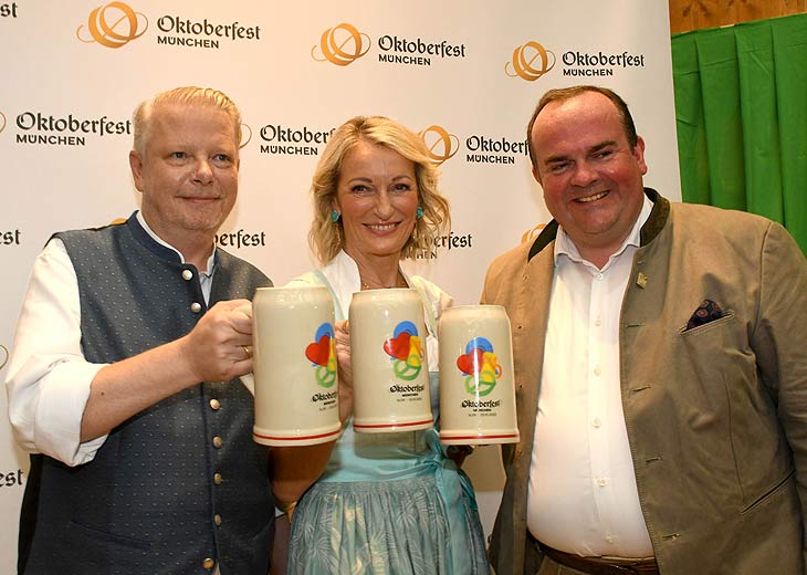 Clemens Baumgärtner, Monika Gruber bei der Wiesnkrug 2023 Vorstellung am 24.08.2023 (©Foto: Ingrdi Grossmann)
